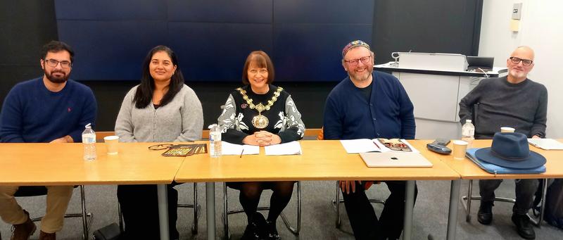 Photo of the speakers panel