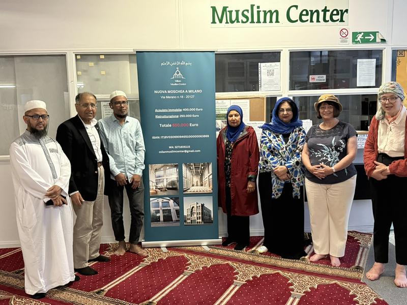 Group photo taken at the Milan Muslim Center